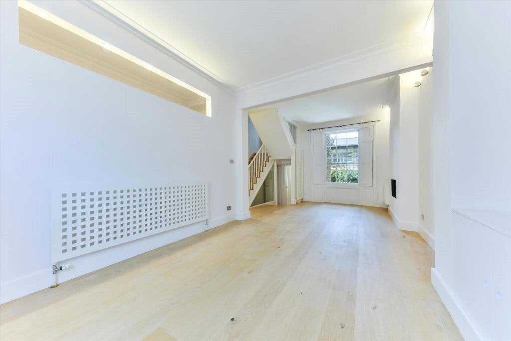 House Edis Street in Greater London