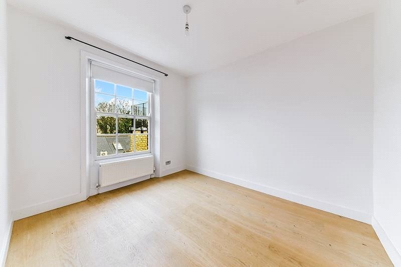 House Edis Street in Greater London