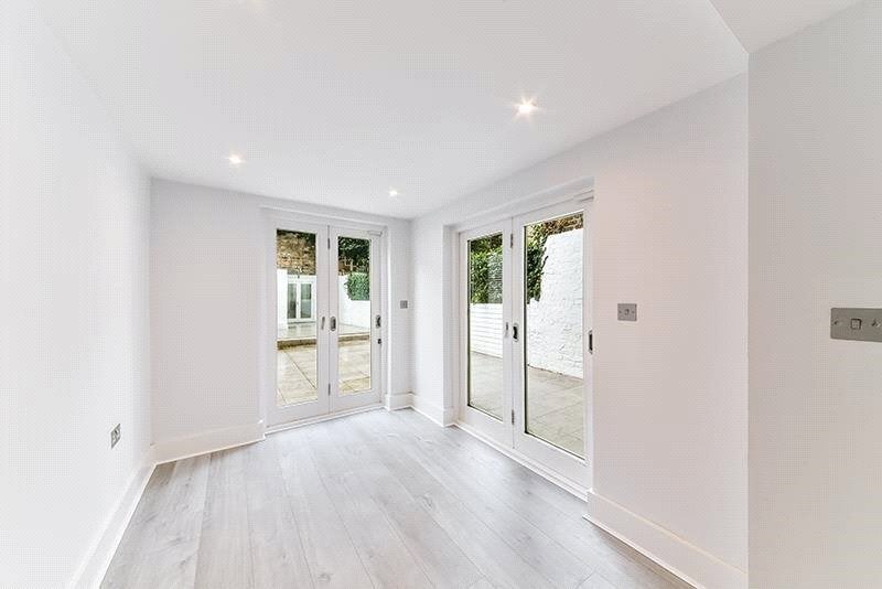 House Edis Street in Greater London