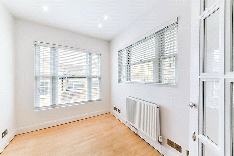 House Edis Street in Greater London