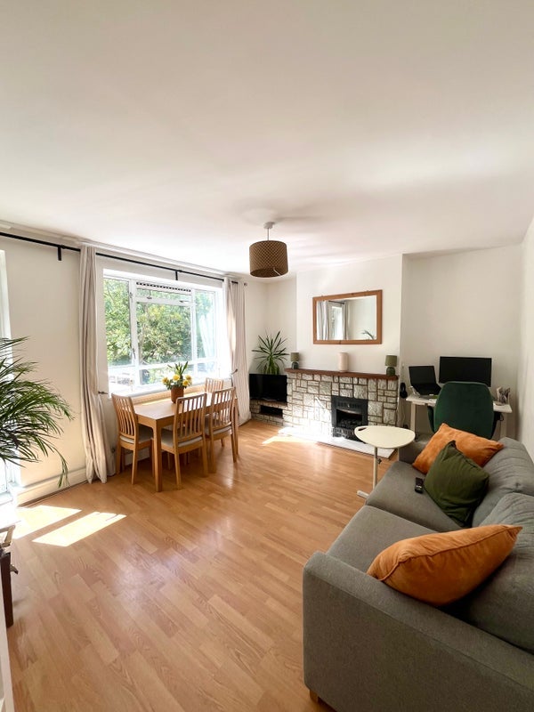 Room Salcott Road in Greater London