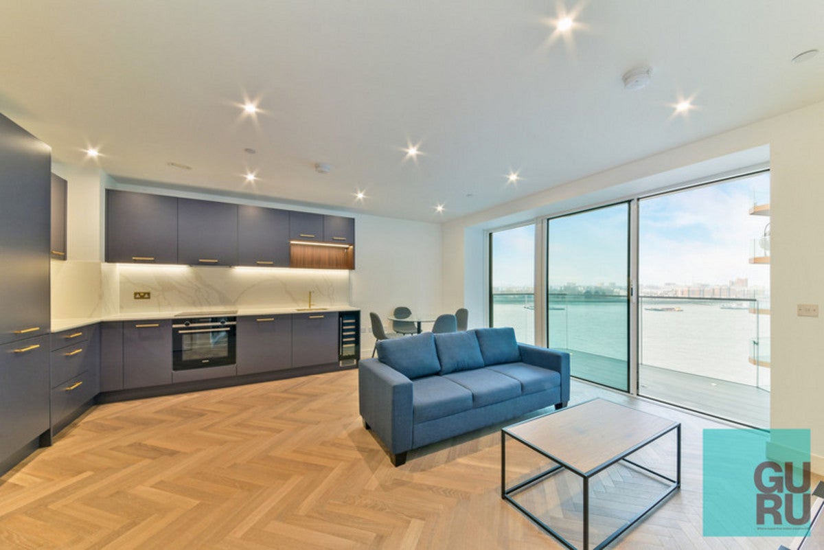 Flat Dockside Road in London