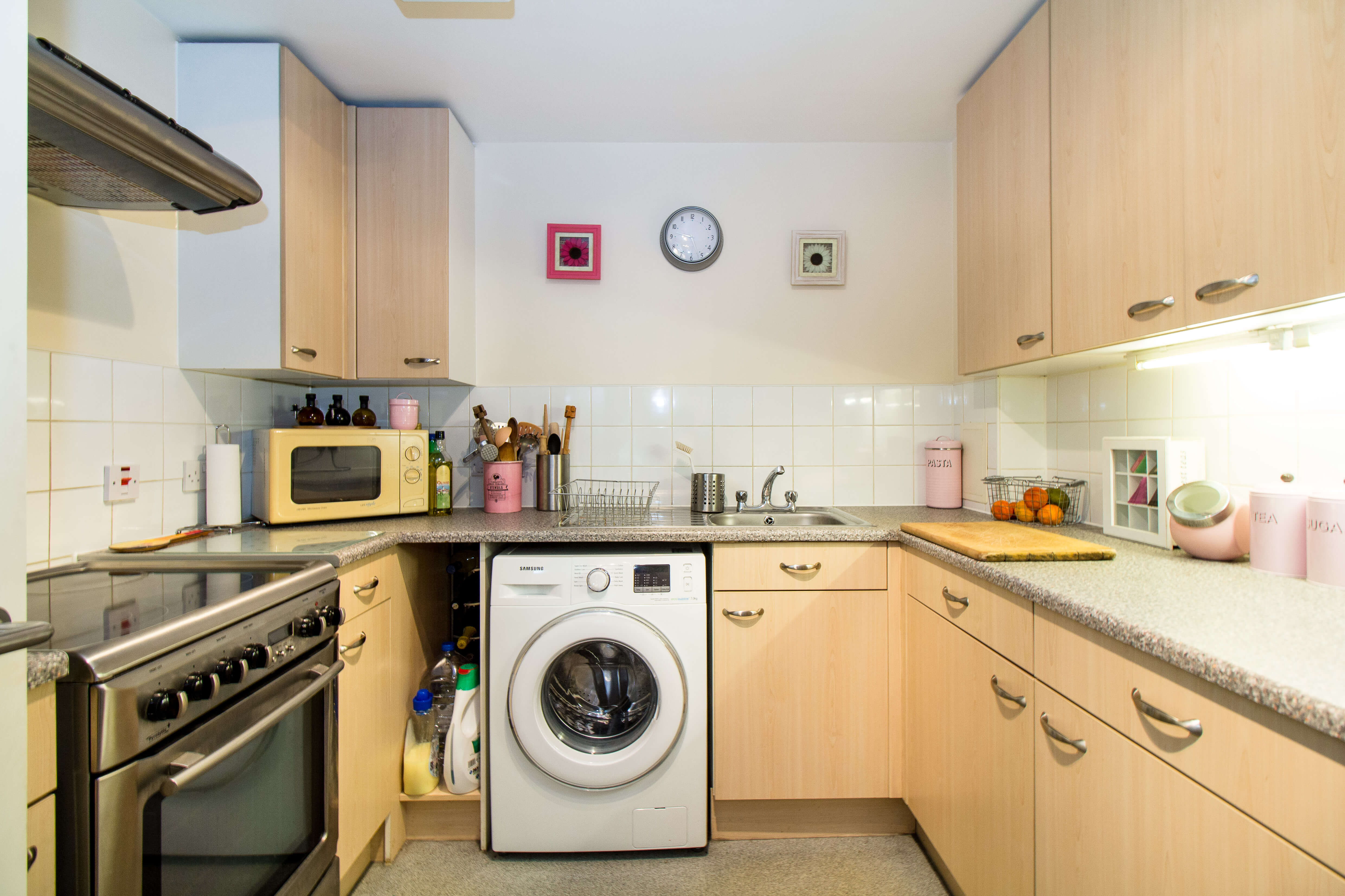 Flat Bramley Road in Greater London