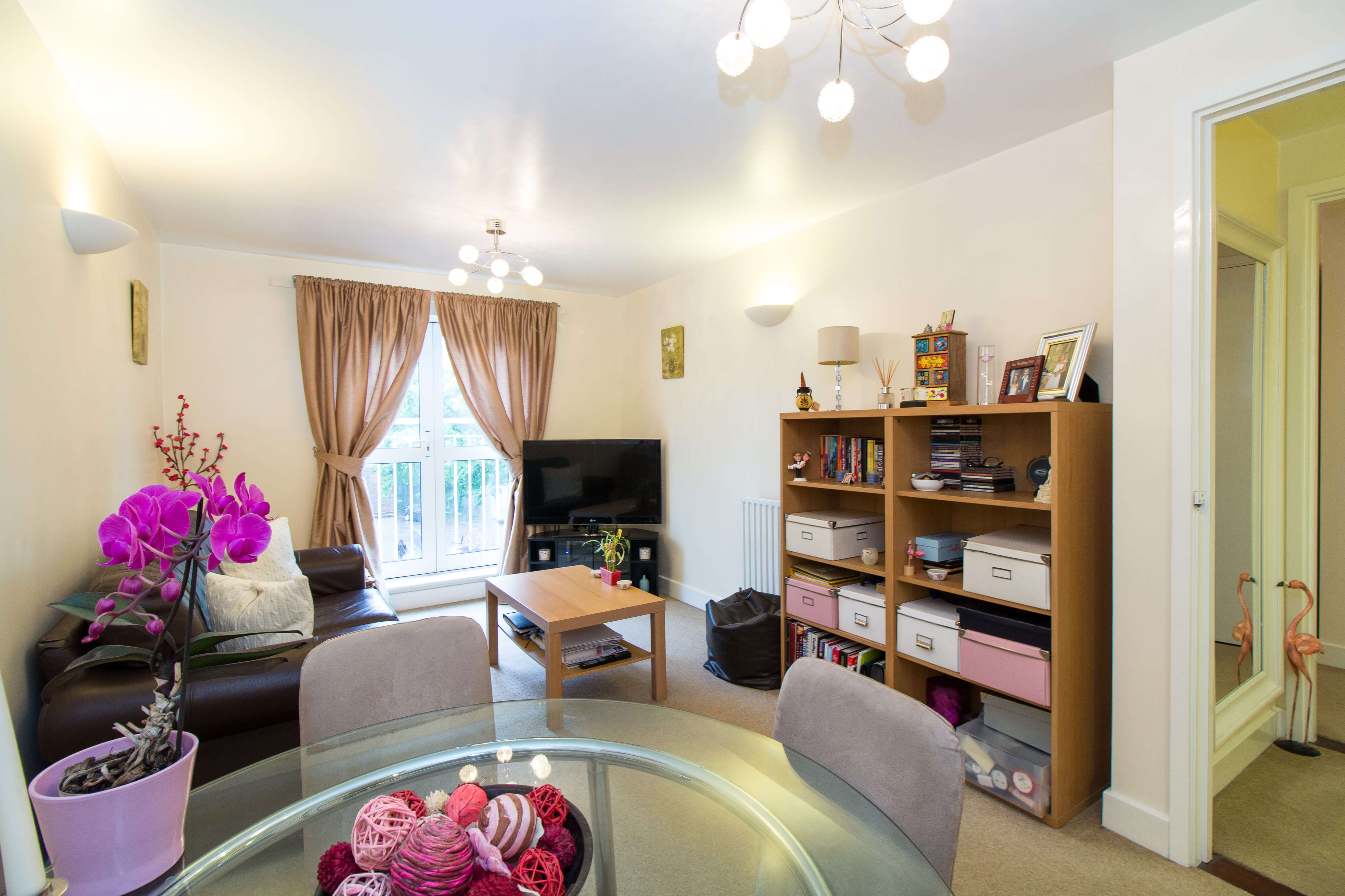Flat Bramley Road in Greater London