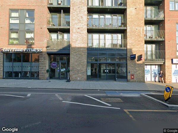 Flat Tooting High Street in Greater London