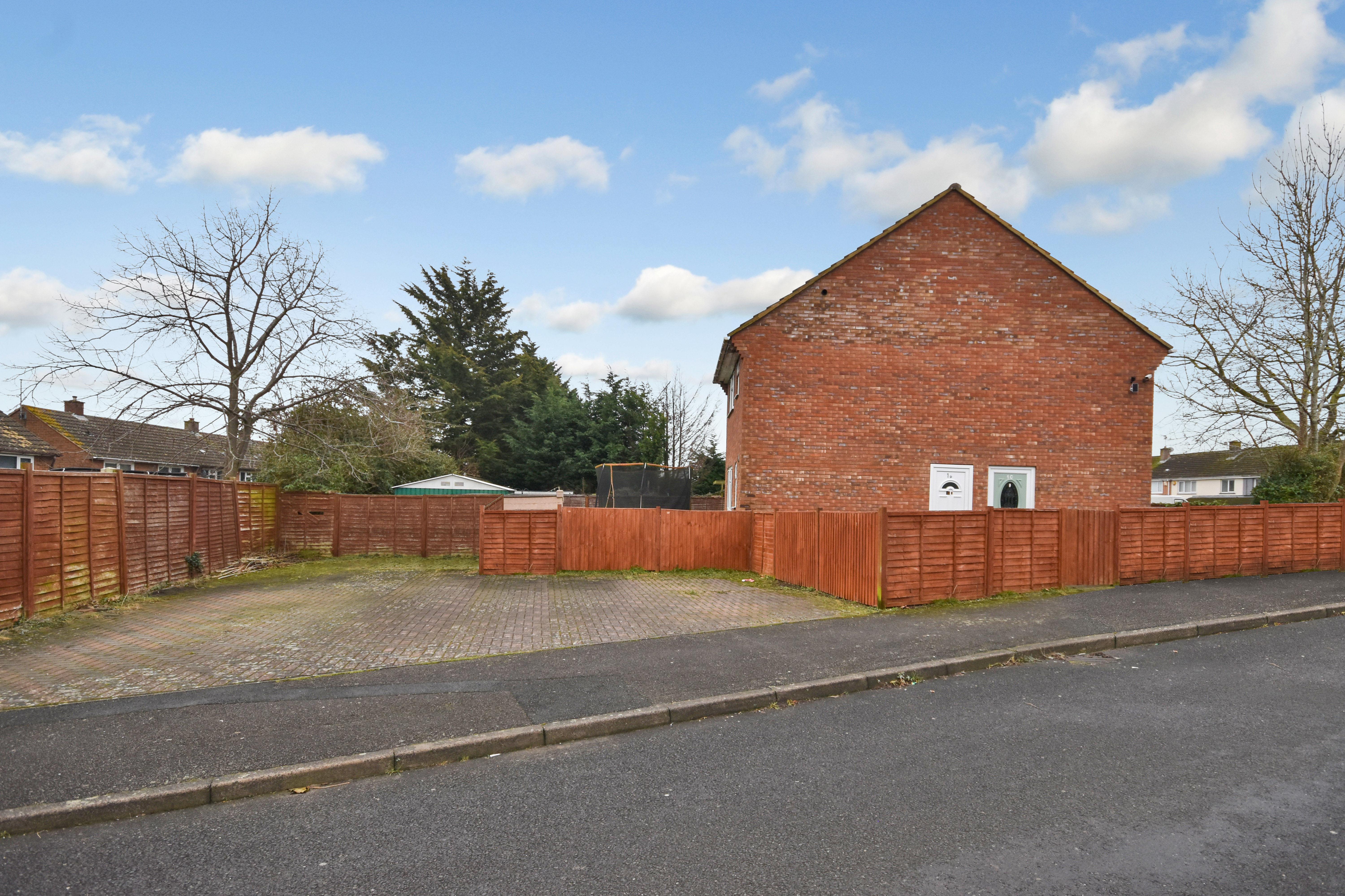 Flat Sandby Road in Corby