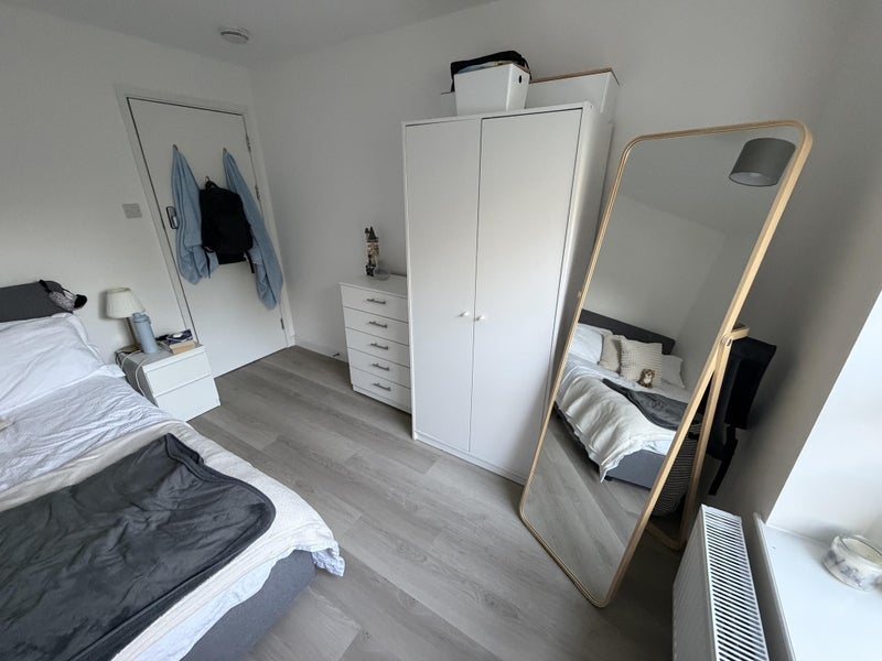 Room Sewardstone Road in Greater London
