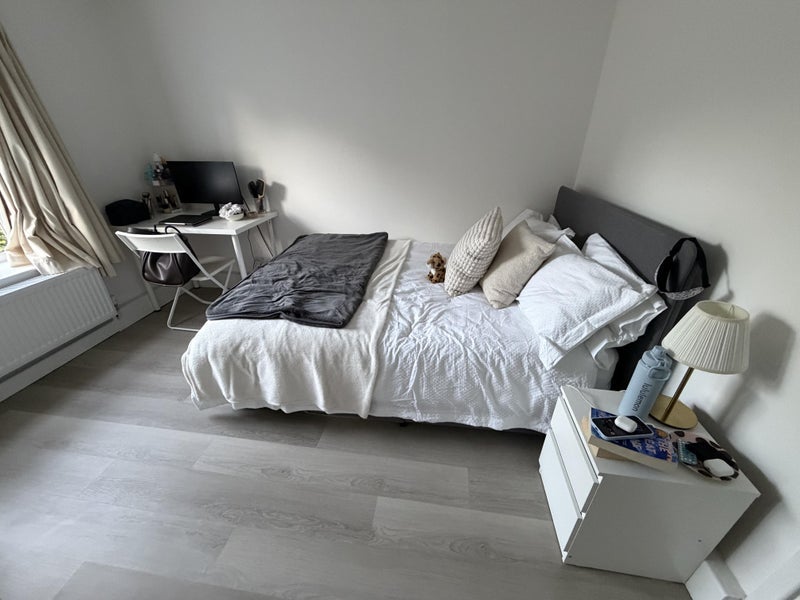 Room Sewardstone Road in Greater London