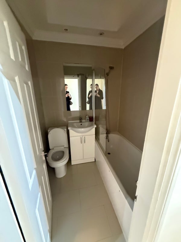 Room Elgin Avenue in City of Westminster