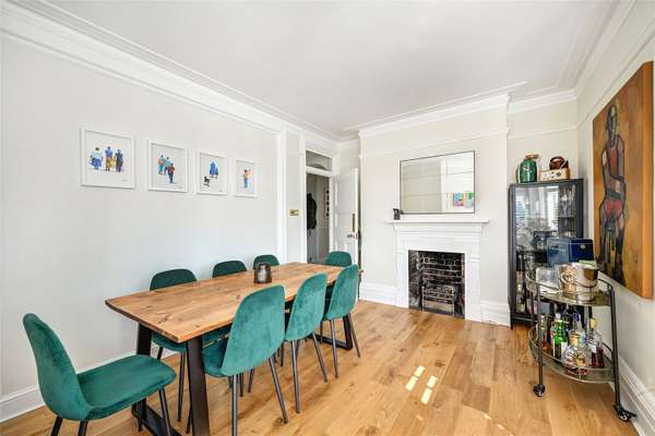 Flat Hurlingham Road in Greater London