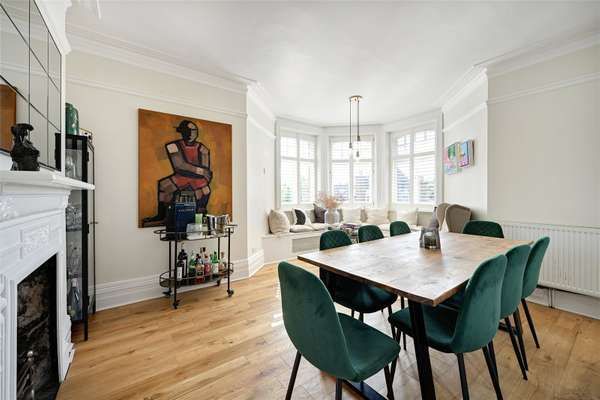 Flat Hurlingham Road in Greater London