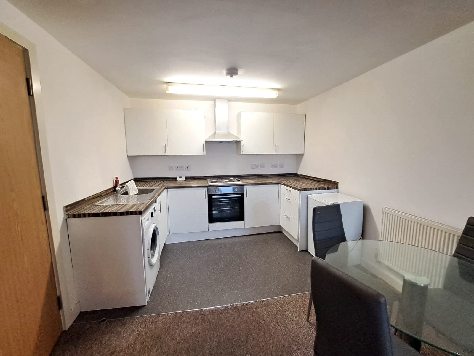Flat Carriage Close in Hale