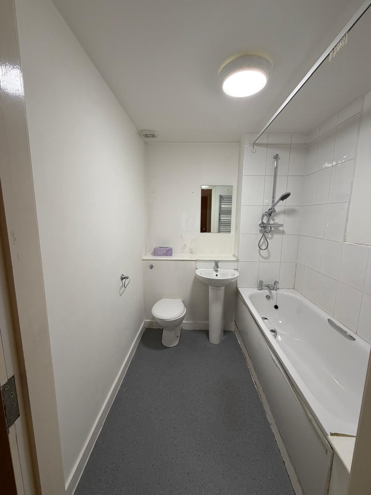 Flat Carriage Close in Hale