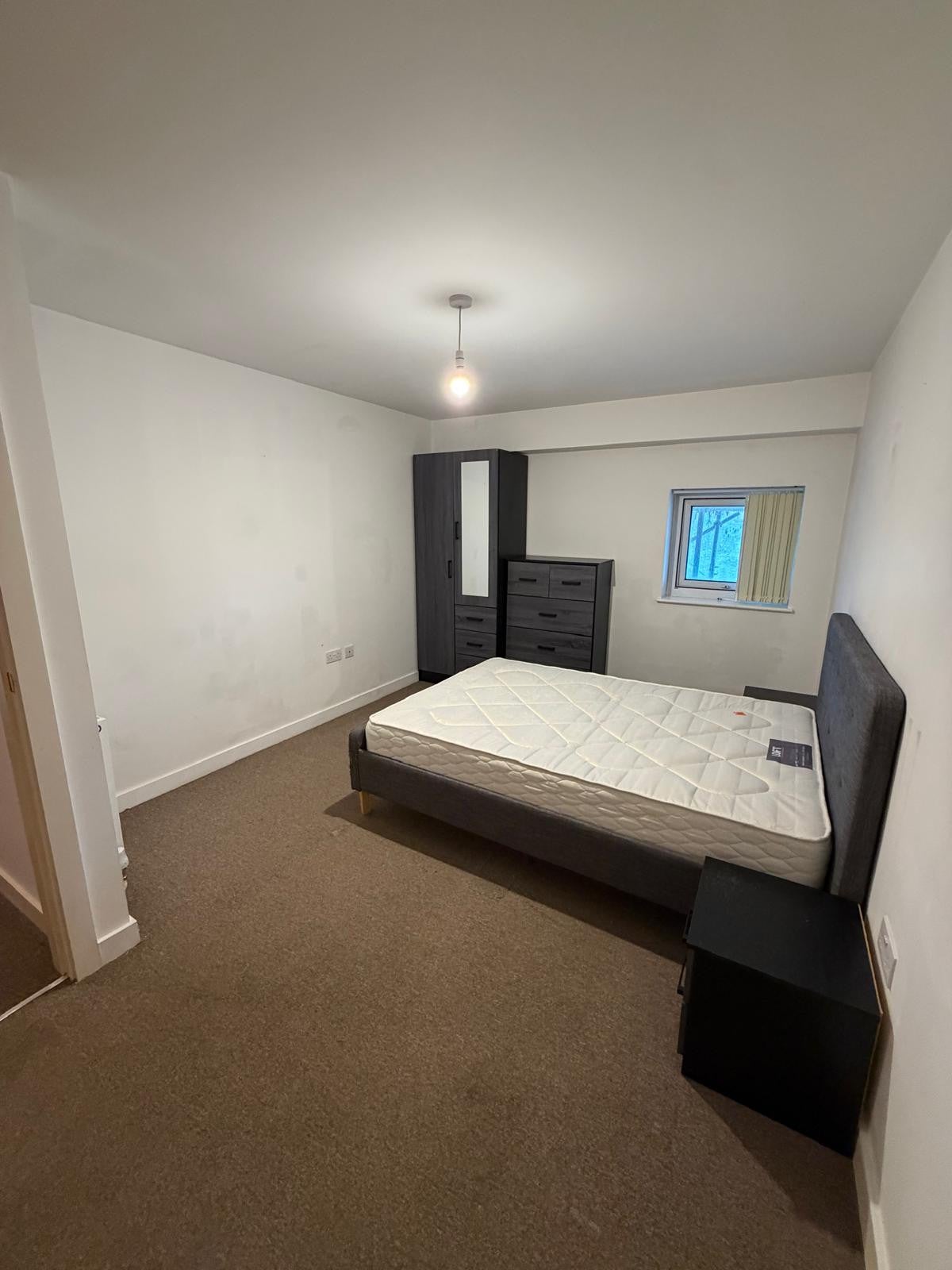 Flat Carriage Close in Hale