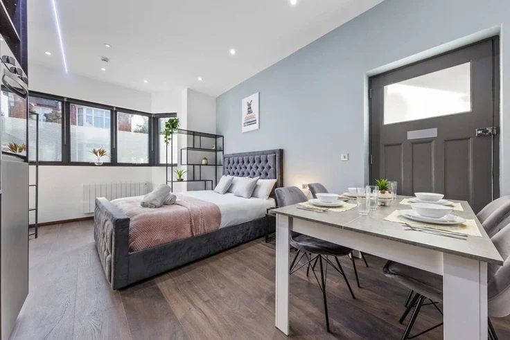 Room Woodstock Road in Greater London