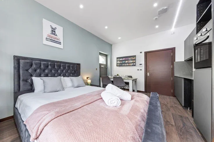 Room Woodstock Road in Greater London