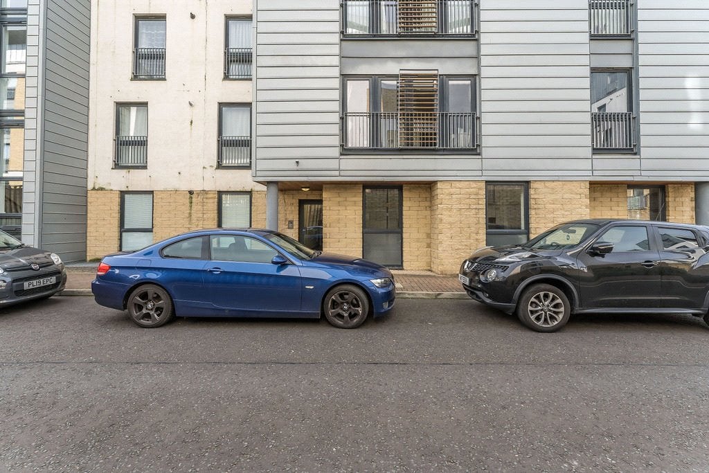 Flat Kimmerghame Drive in City of Edinburgh