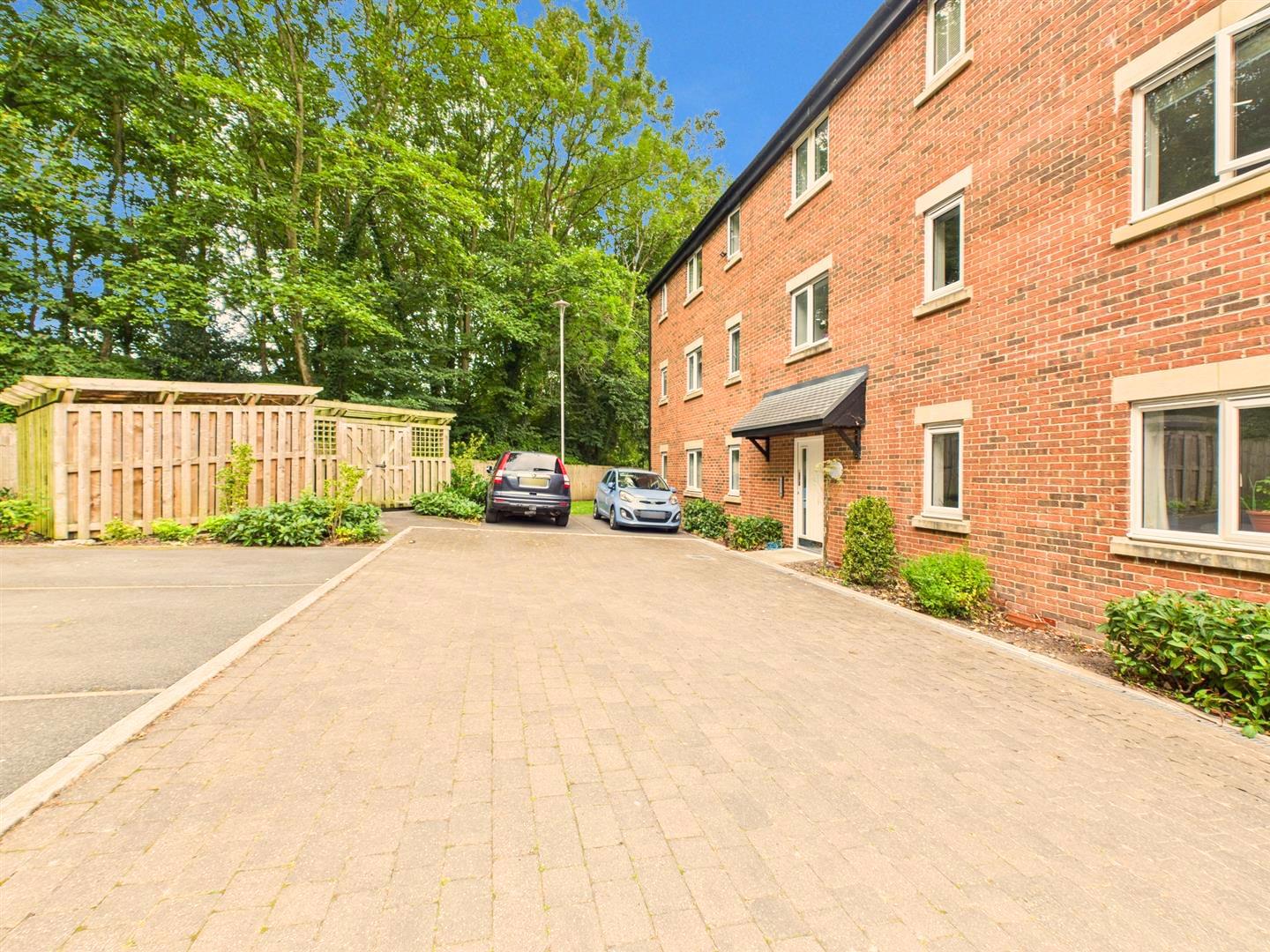 Flat Abram Close in Lancaster
