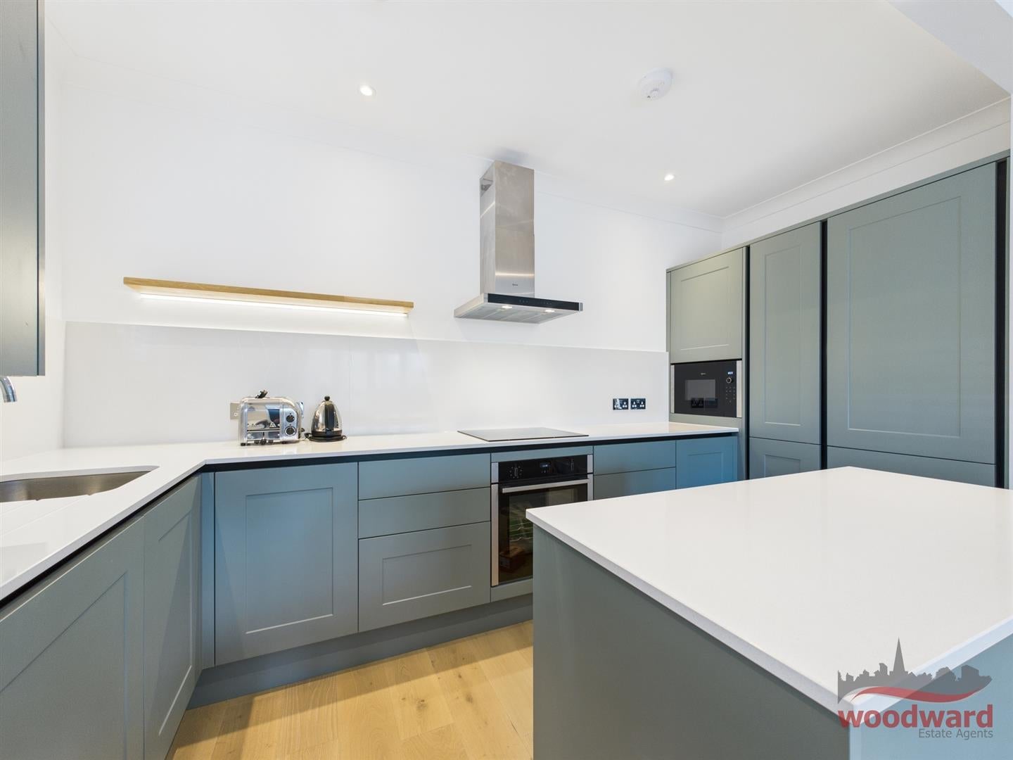 Flat Roxeth Hill in Greater London