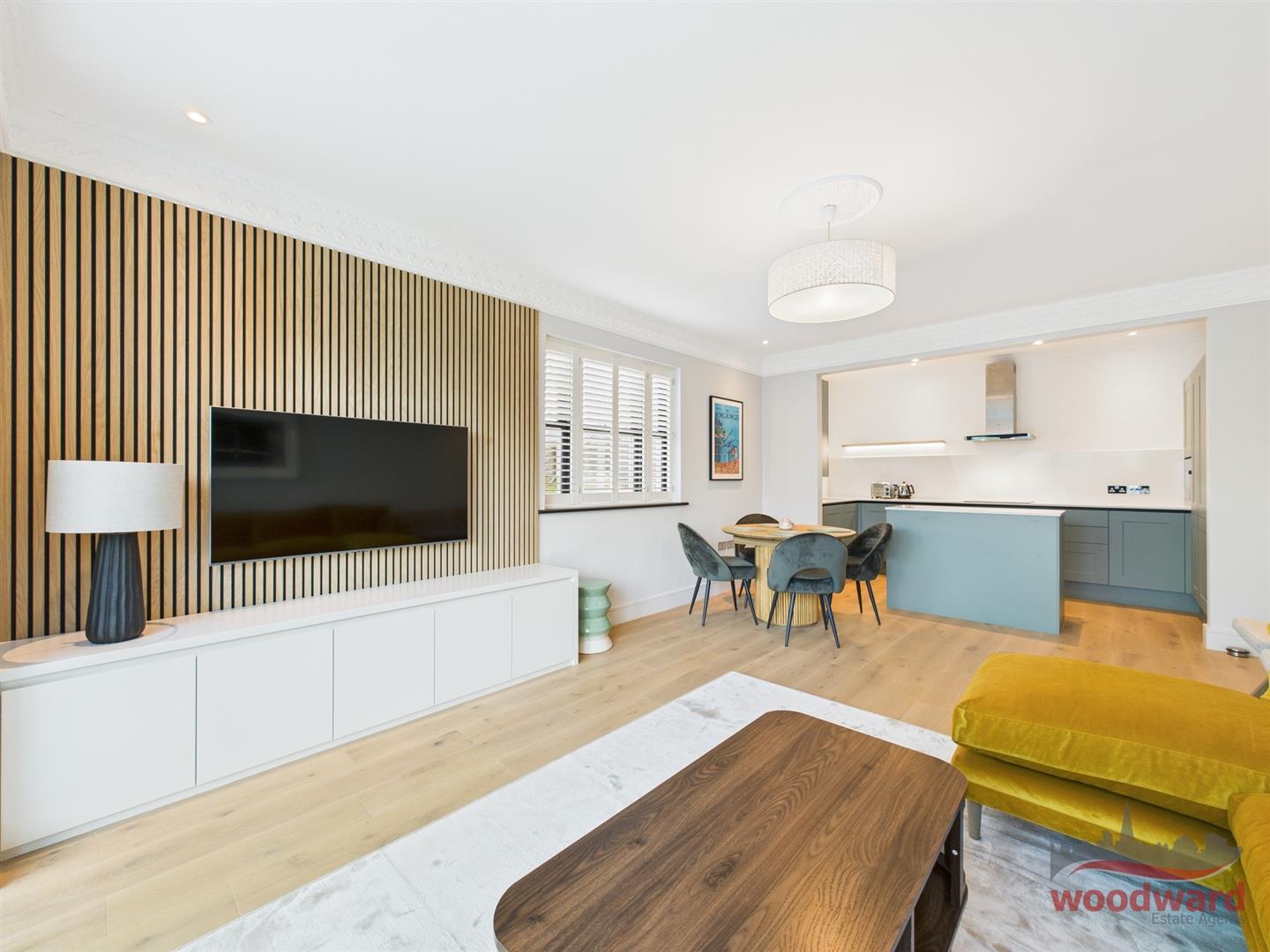 Flat Roxeth Hill in Greater London