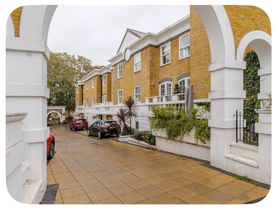 House Blade Mews in Greater London