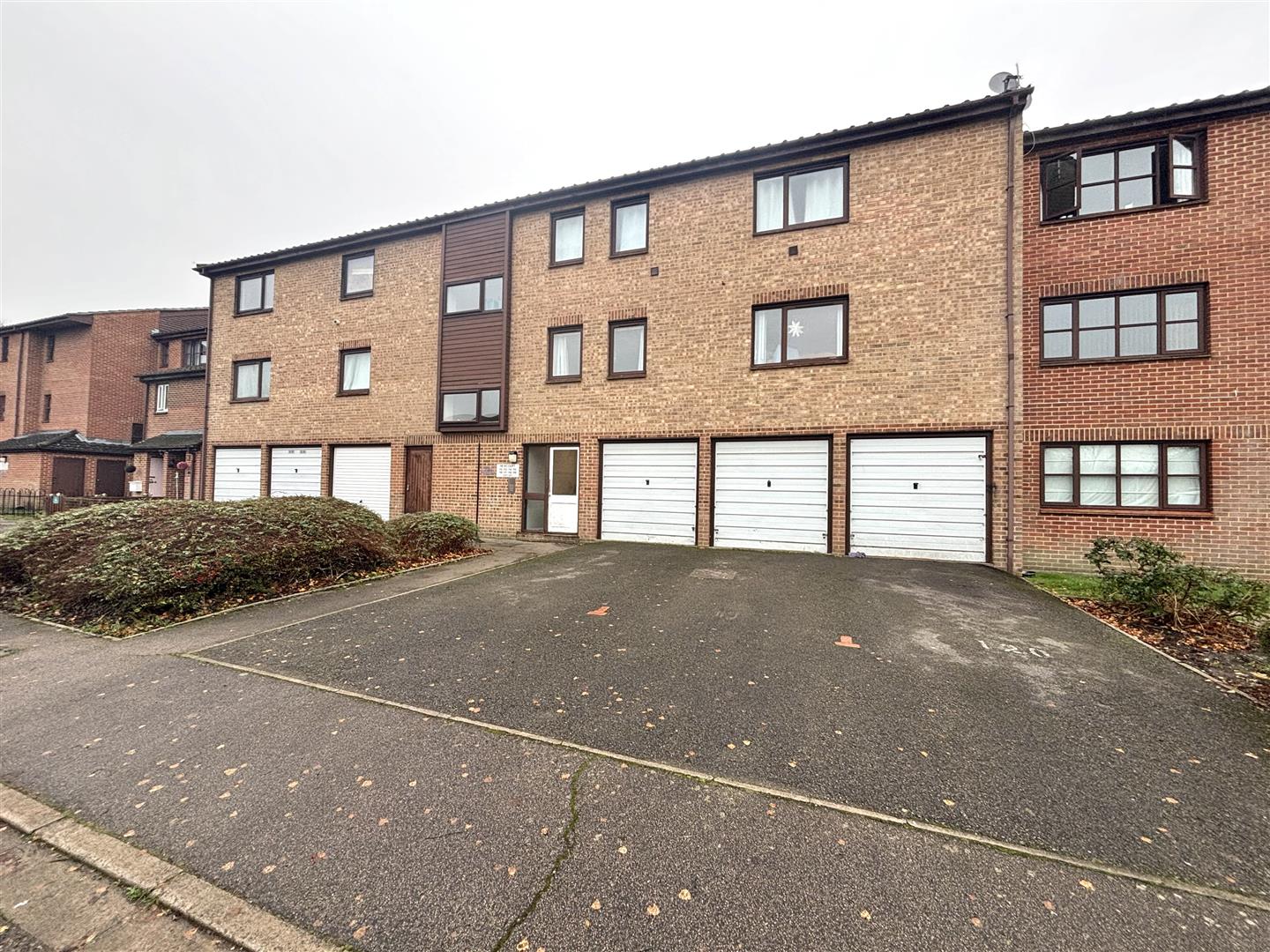 Flat Newcourt in Greater London
