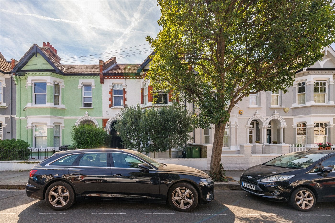 Flat Kenyon Street in Greater London