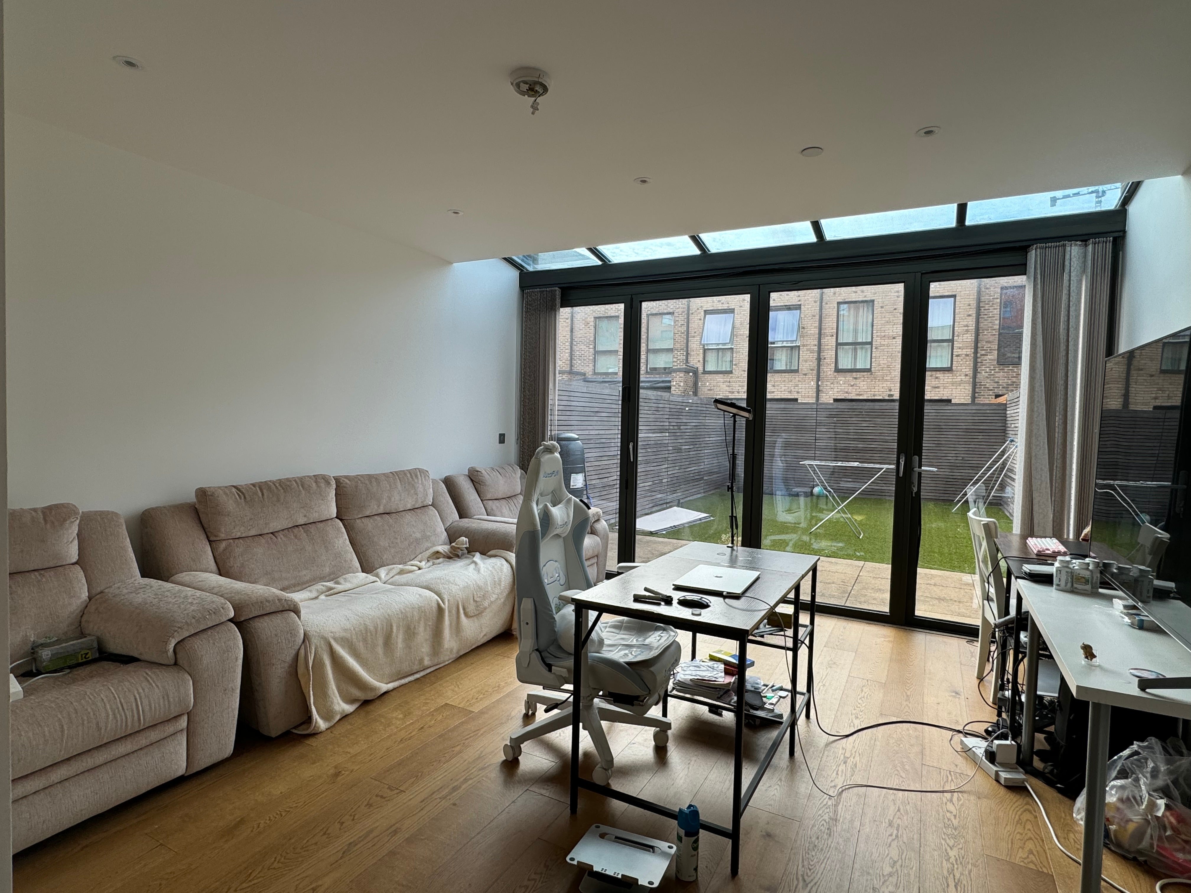 Flat Aerial Square in Greater London