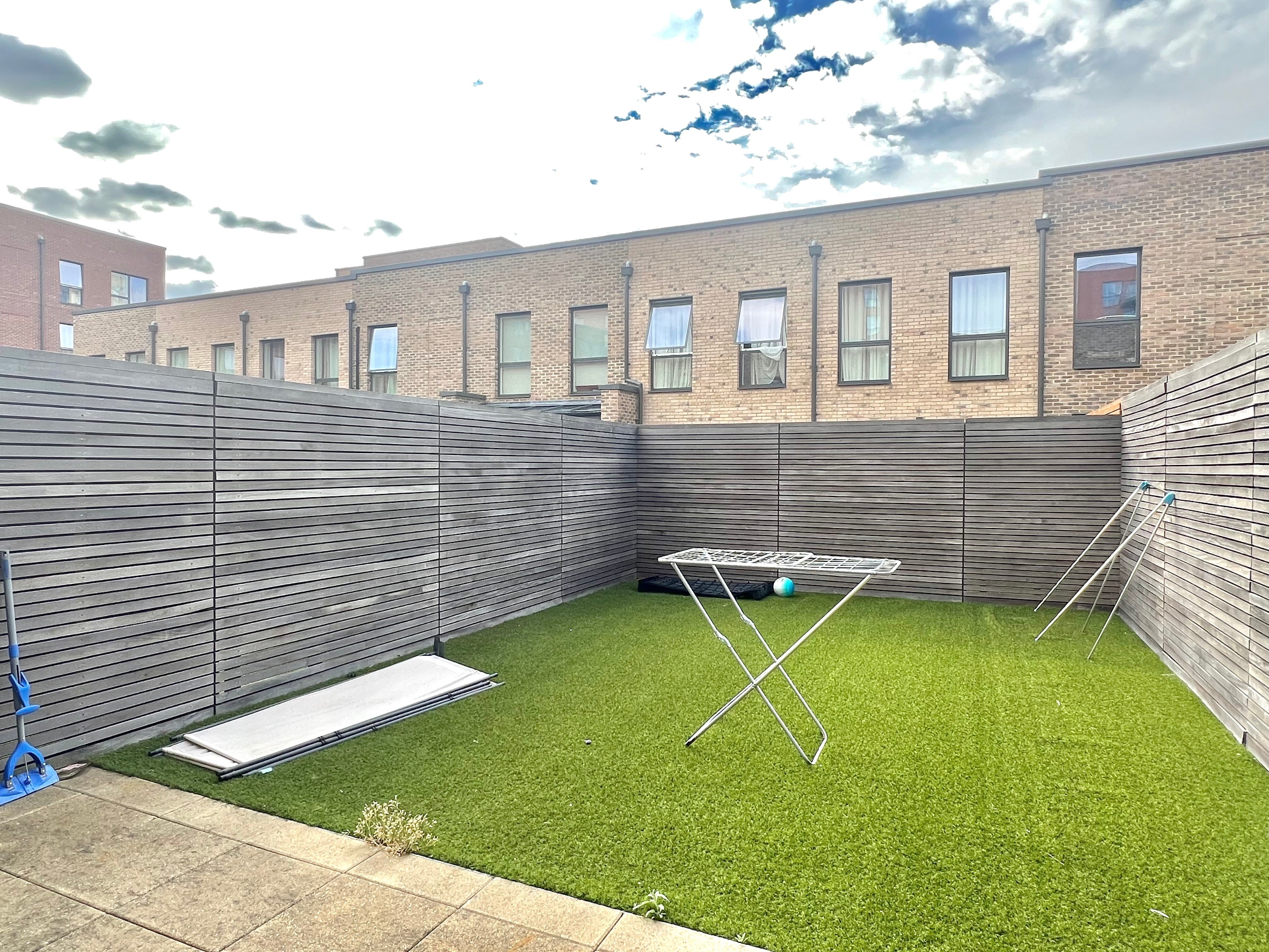 Flat Aerial Square in Greater London