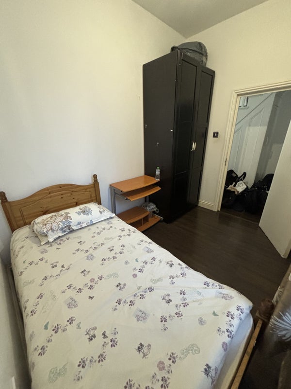 Room Heigham Road in Greater London