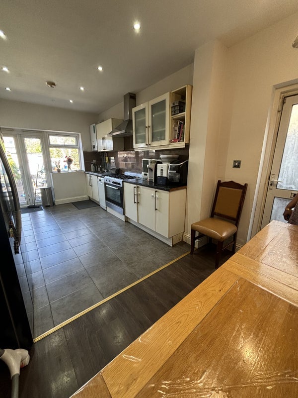 Room Heigham Road in Greater London