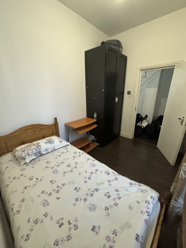 Room Heigham Road in Greater London