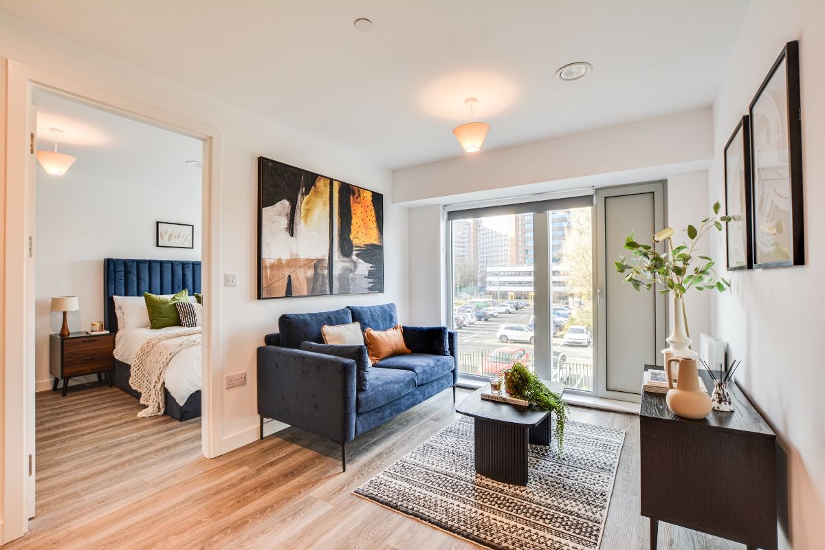 Flat Vicarage Grove in Salford