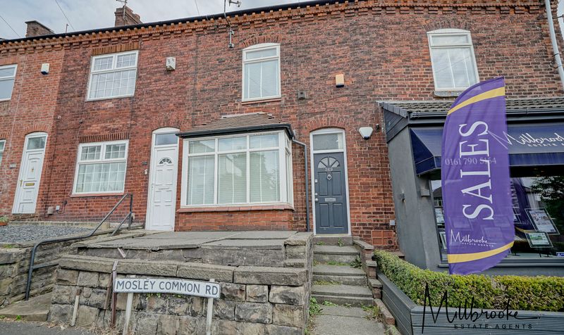 Flat Mosley Common Road in Salford