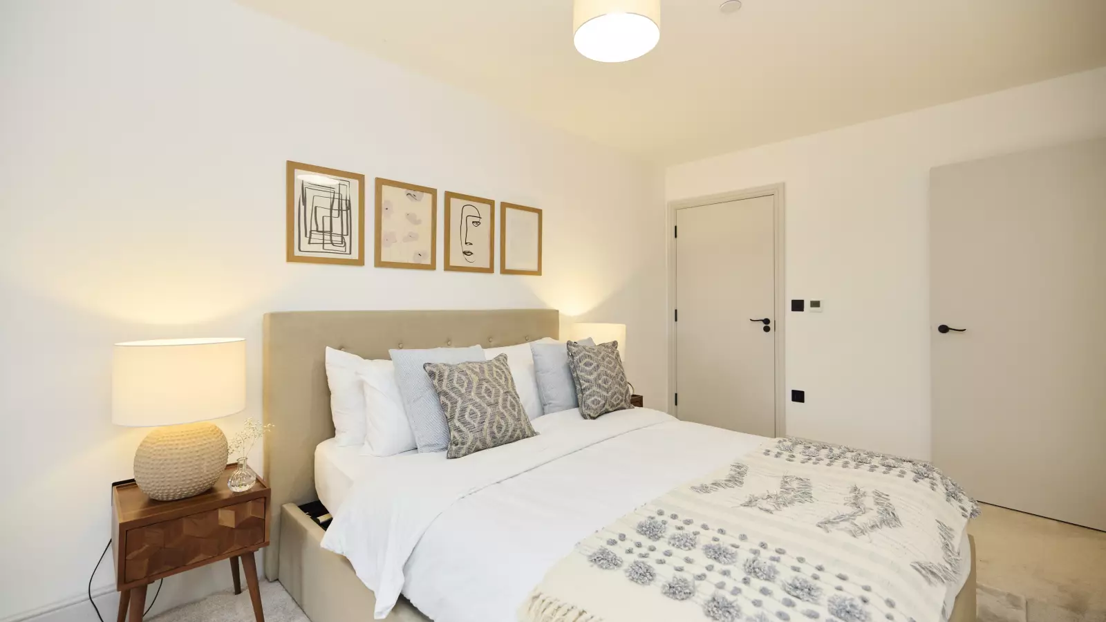 Flat Watermill Way in Greater London