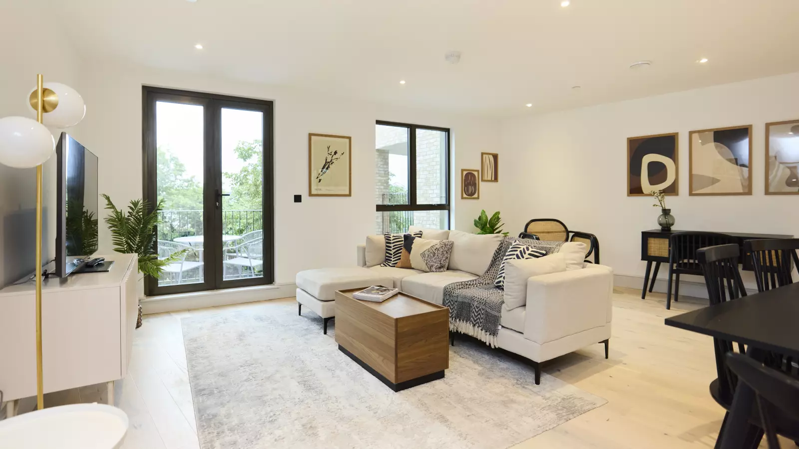 Flat Watermill Way in Greater London