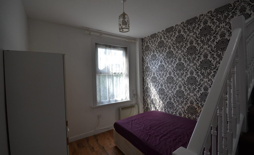 Flat Ashgrove Road in Greater London