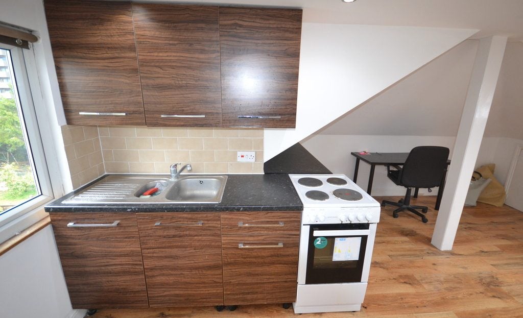 Flat Ashgrove Road in Greater London