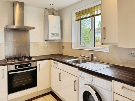 Flat Croft Close in Greater London