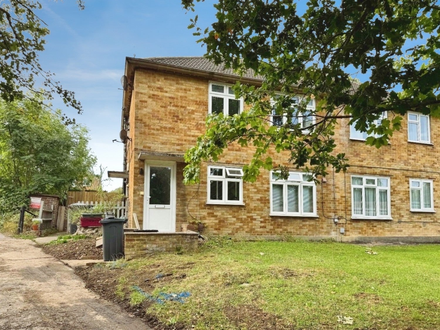 Flat Croft Close in Greater London