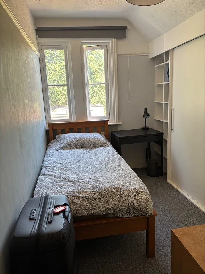 Flat Oaklands Gardens in Greater London