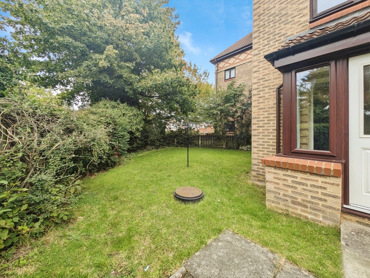 Flat Bellingham Court in Newcastle upon Tyne