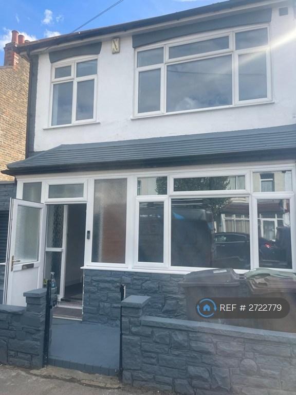 House Kimberley Road in Greater London