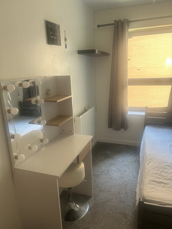 Room Queen Mary Avenue in Greater London