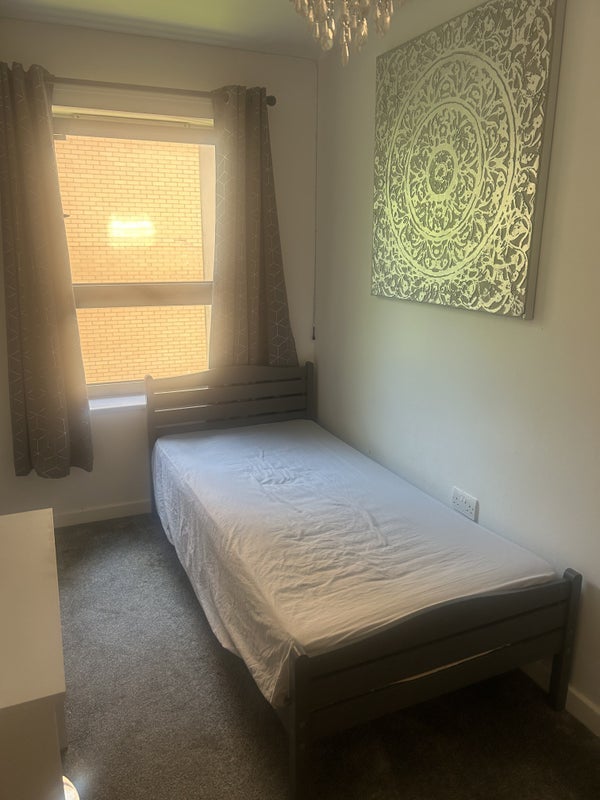 Room Queen Mary Avenue in Greater London
