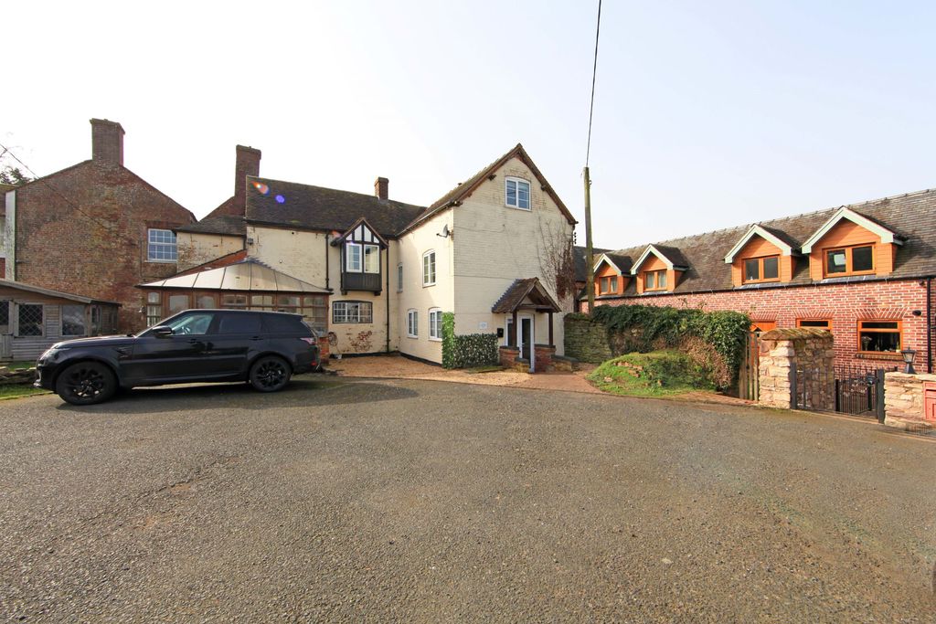 Flat Wellington Road in Lilleshall