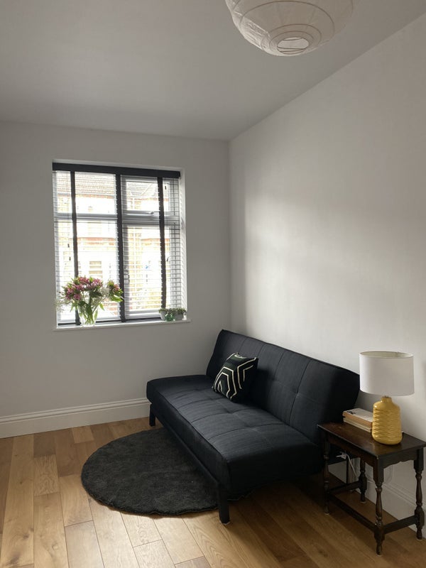 Flat Grange Park Road in Greater London