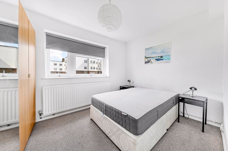 Flat The Chase in Greater London