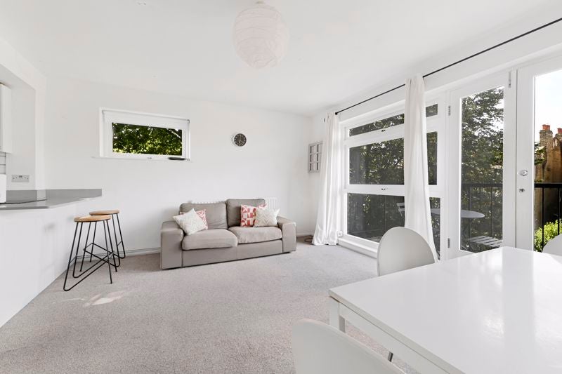 Flat The Chase in Greater London
