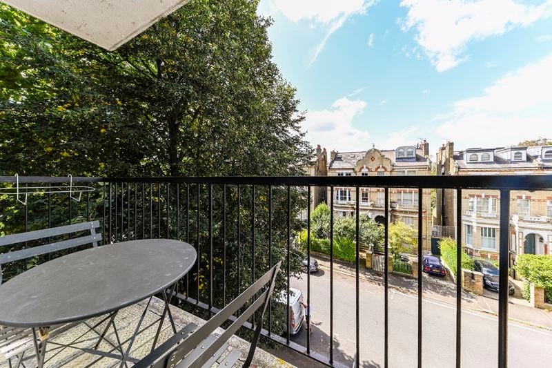Flat The Chase in Greater London